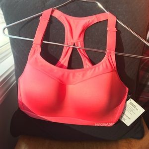 NWT Victoria’s Secret Max support Bra